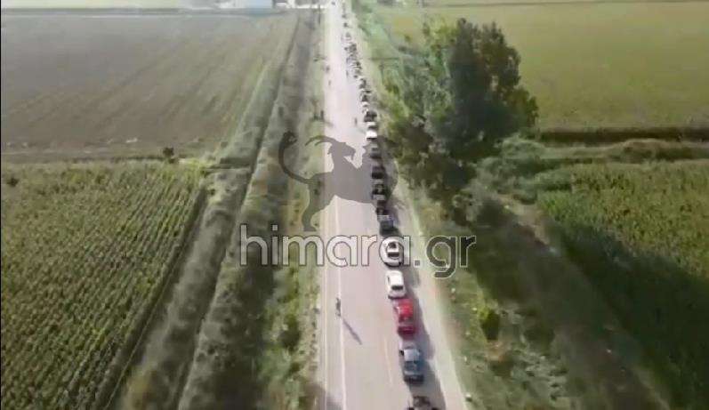 Κακαβιά: 17 χιλιόμετρα η ουρά των οχημάτων προς Ελλάδα (βίντεο)