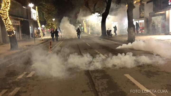 Τίρανα: Τέταρτη ημέρα διαδηλώσεων  με εκτεταμένη χρήση δακρυγόνων από την αστυνομία