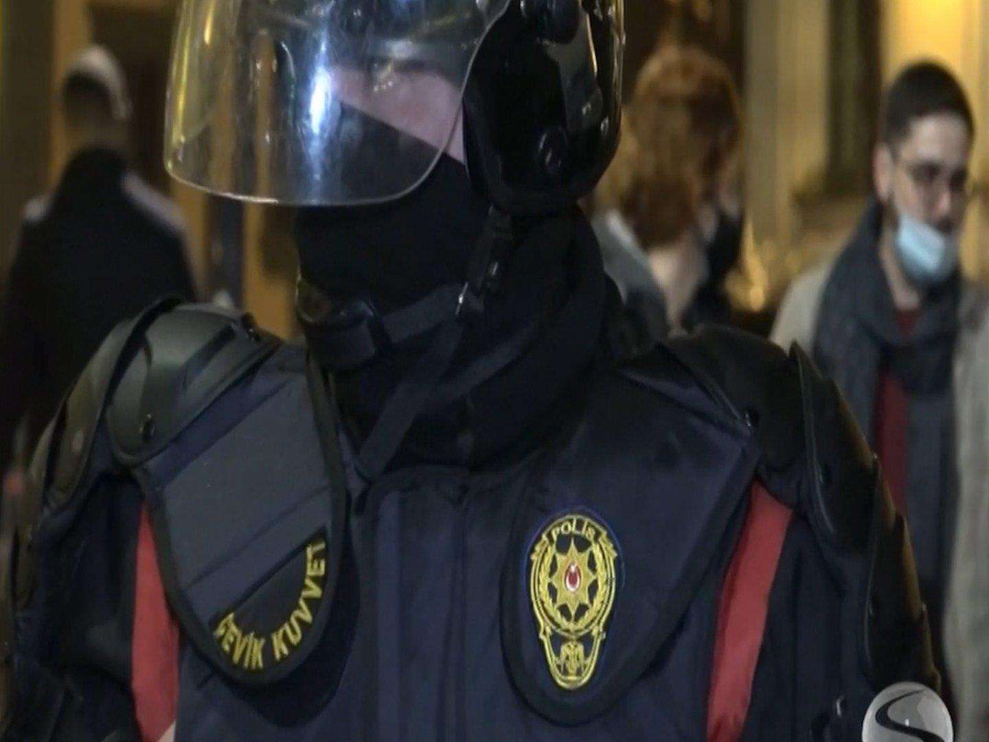 Με τούρκικες στολές η αλβανική αστυνομία στις διαδηλώσεις στα Τίρανα