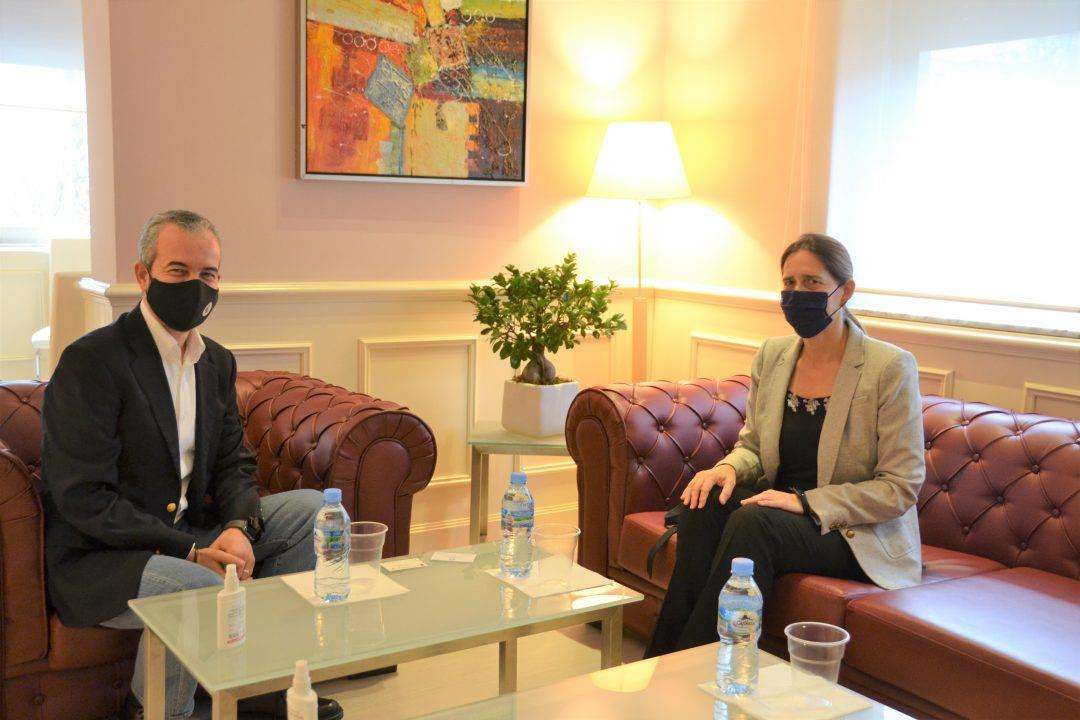 Συνάντηση Πρέσβεως της Ελλάδας με τον επικεφαλής της εκλογικής επιτροπής Αλβανίας