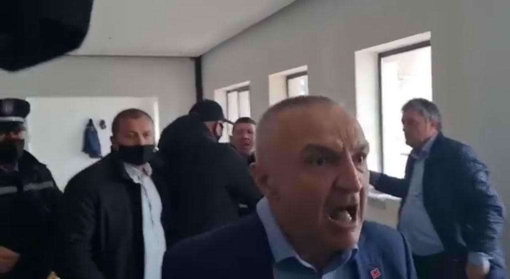 Σύγκρουση του Προέδρου της Αλβανίας με την δημοτική αστυνομία Τιράνων (βίντεο)