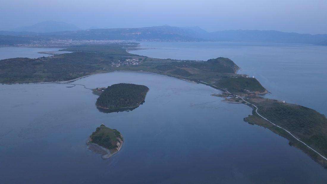 Η λιμνοθάλασσα Νάρτα στον Αυλώνα και τα αποδημητικά πουλιά σε κίνδυνο από το νέο αεροδρόμιο