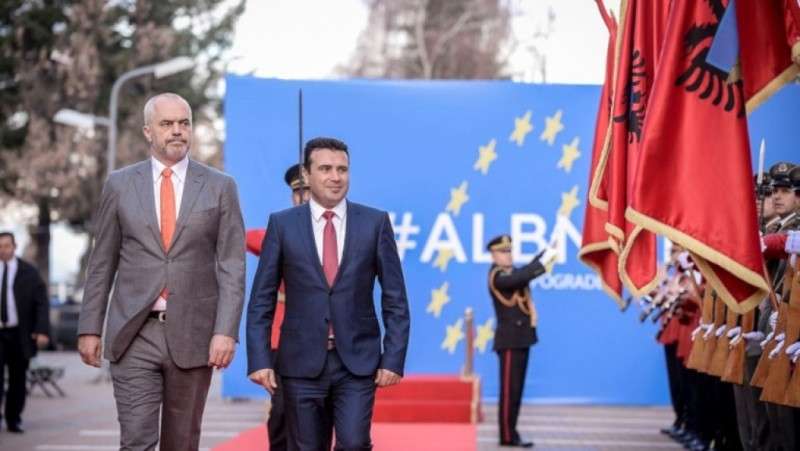 Ποιους όρους θέτουμε για την πορεία της Αλβανίας και των Σκοπίων στην ΕΕ;