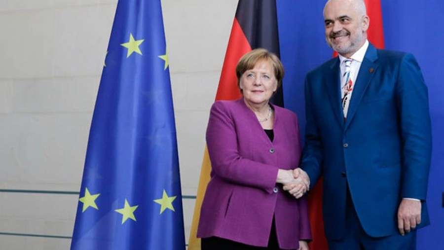 Πιέσεις Γερμανίας για έναρξη των συνομιλιών Αλβανίας και Σκοπίων με την ΕΕ