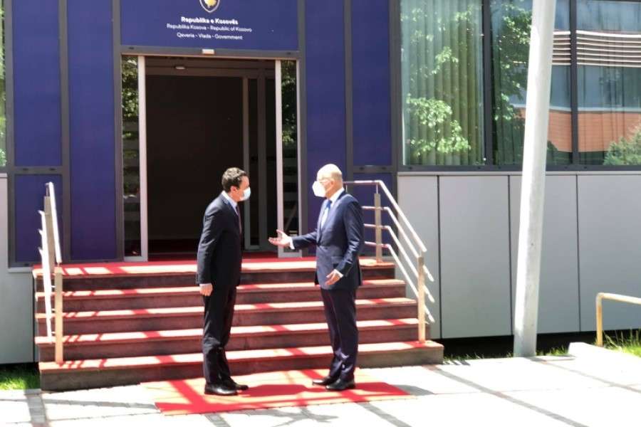 Συνάντηση του Έλληνα ΥΠΕΞ με τον πρωθυπουργό του Κοσόβου