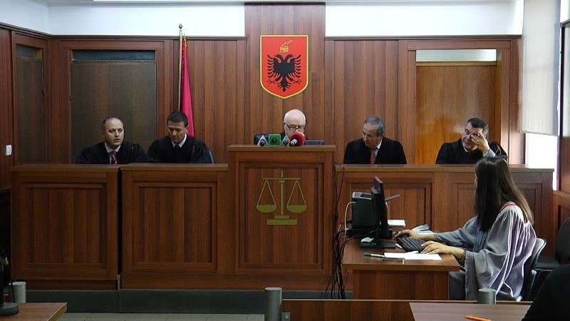 Αλβανία: Το Δημοκρατικό Κόμμα ζητά την αποπομπή 7 δικαστών