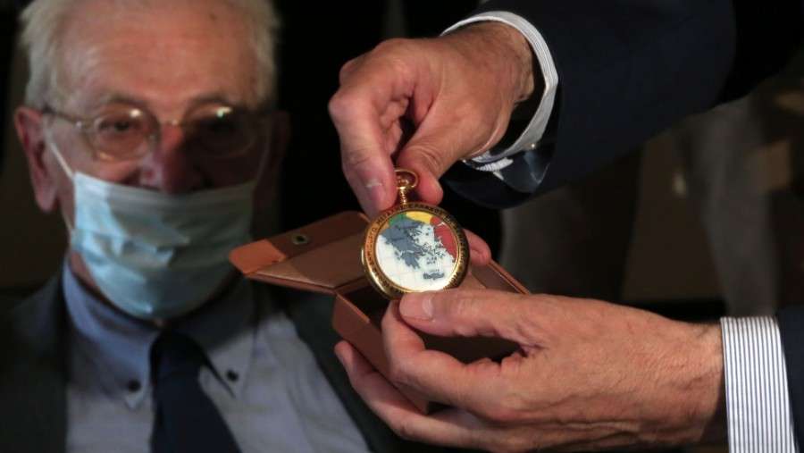 Το ρολόι του Ελ. Βενιζέλου δώρισε στη Βουλή των Ελλήνων ο εγγονός του