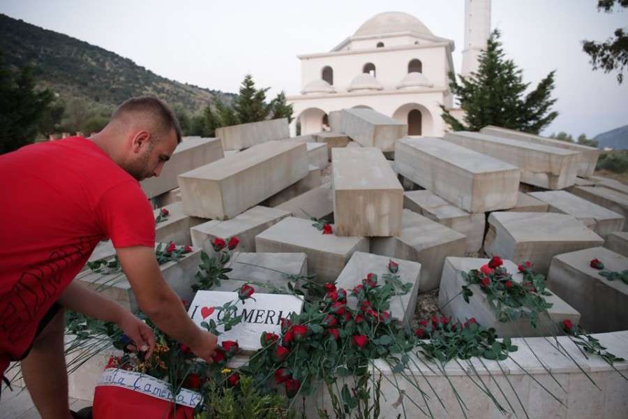 Το ψευδεπίγραφο μνημείο των «Τσάμηδων» στην Αλβανία