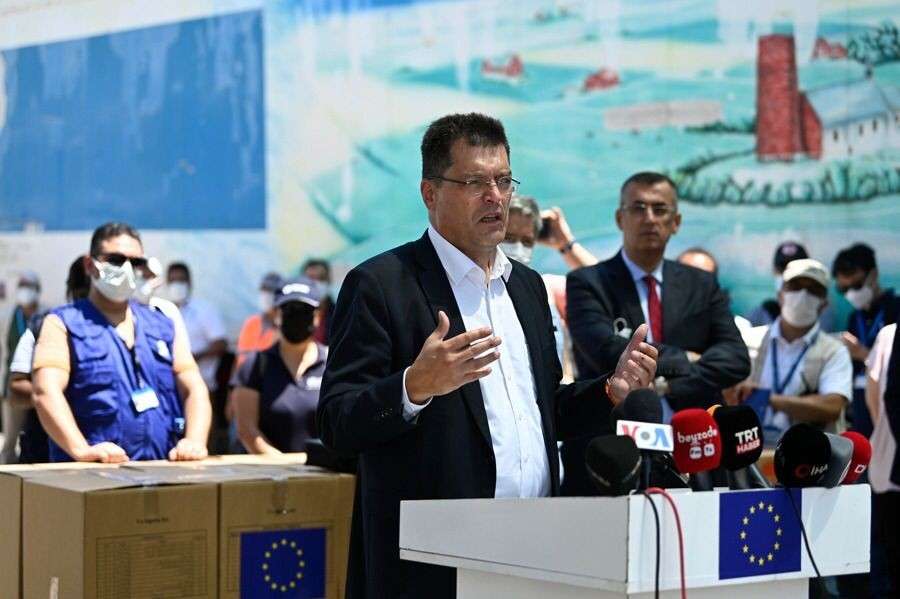 Ο Επίτροπος Διαχείρισης Κρίσεων ευχαριστεί την Ελλάδα για την προσφορά εμβολίων στην Αλβανία και τα Σκόπια