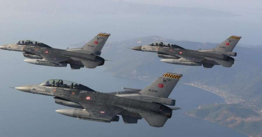 Προκαλούν οι Τούρκοι αεροπόροι σχηματίζοντας την ημισέληνο στην Κύπρο (βίντεο)