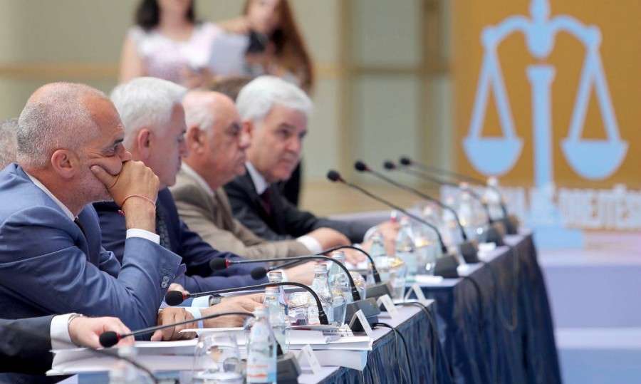 Δικαστική μεταρρύθμιση στην Αλβανία με άνω από 100 καθαιρέσεις δικαστικών