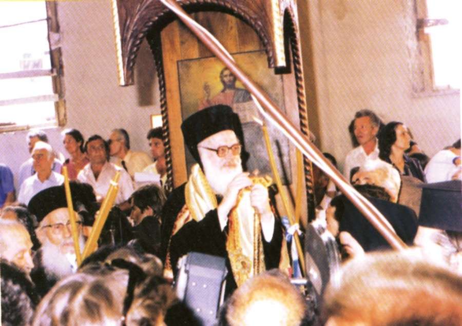 Η ενθρόνιση του Αρχιεπισκόπου Αναστασίου το 1991, λίγο μετά την πτώση του καθεστώτος στην Αλβανία