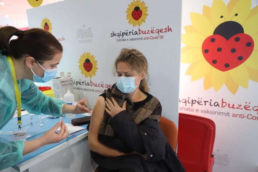 Υποχρεωτικός γίνεται ο εμβολιασμός κατά του Covid-19 στην Αλβανία - Τι ισχύει για την Ελληνική μειονότητα