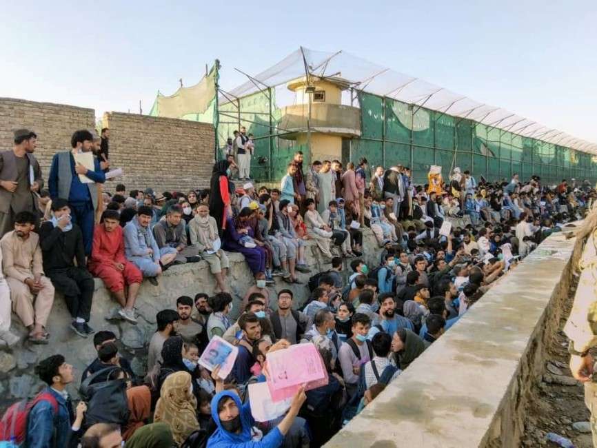Στα Τίρανα έφτασαν οι πρώτοι Αφγανοί πρόσφυγες