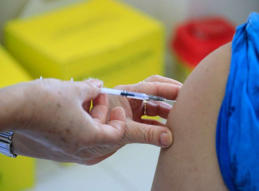 Η Αλβανία επιβάλλει τον υποχρεωτικό εμβολιασμό κατά του Covid-19 και στην δημόσια διοίκηση