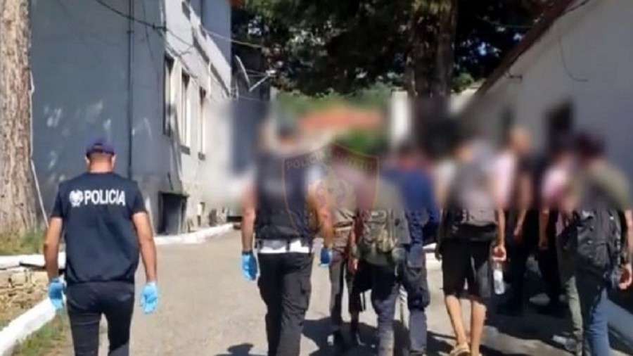 Διακίνηση λαθρομεταναστών στην Κορυτσά - Εμπλοκή υπαλλήλου της Προεδρικής Φρουράς της Αλβανίας