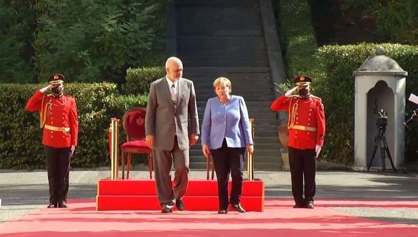 «Όμηρο των εθνικισμών» χαρακτήρισε την ΕΕ ο Ράμα κατά την συνάντησή του με την Μέρκελ