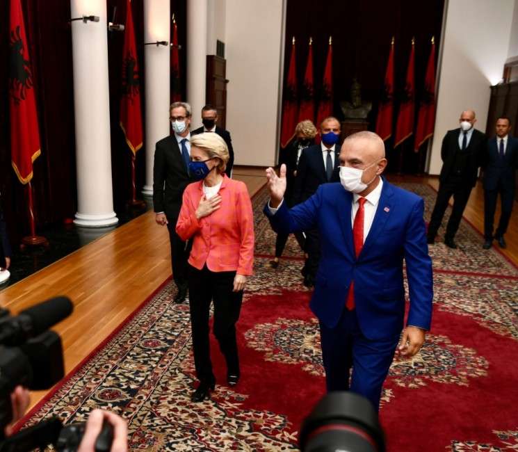 «Το μέλλον της Αλβανίας είναι στην ΕΕ», διαμήνυσε η Πρόεδρος της ΕΕ από τα Τίρανα