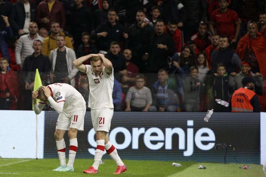 Ποια είναι η τιμωρία που επέβαλε η UEFA στην Αλβανία για τα επεισόδια στον αγώνα με την Πολωνία