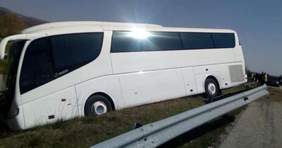 Λεωφορείο βγήκε εκτός δρόμου κοντά στη Δερβιτσάνη της Δρόπολης