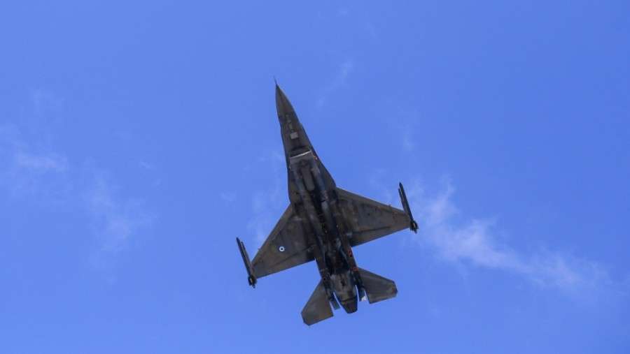 Εντυπωσίασε τη Θεσσαλονίκη το μαχητικό αεροσκάφος F-16 ανήμερα του Πολιούχου της (βίντεο)