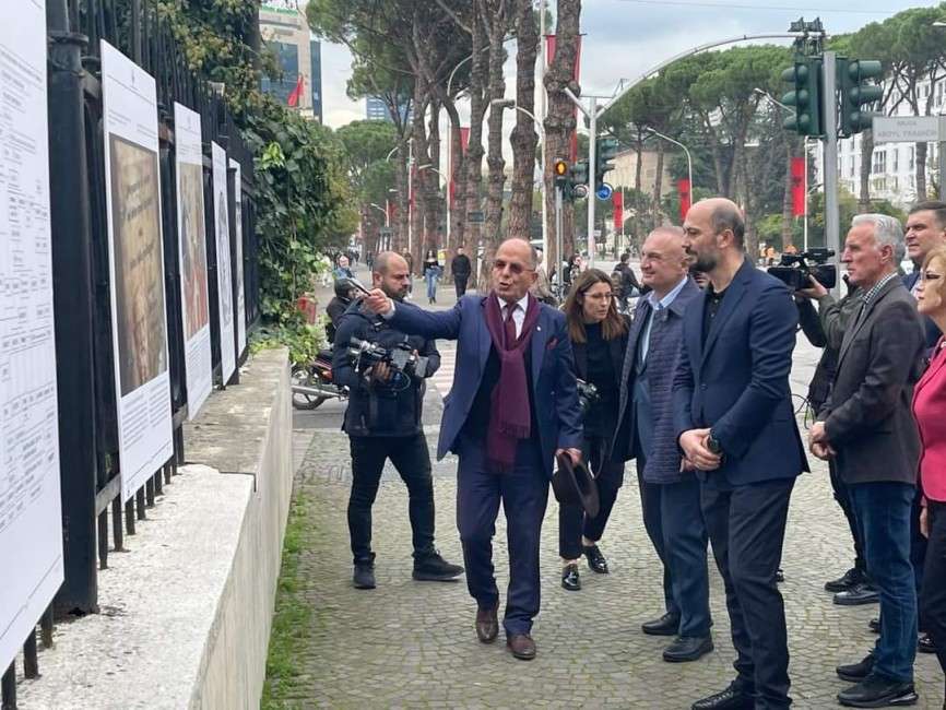 Διάβημα της Ελληνικής Πρεσβείας στα Τίρανα για την έκθεση των Τσάμηδων στο Αλβανικό Προεδρείο