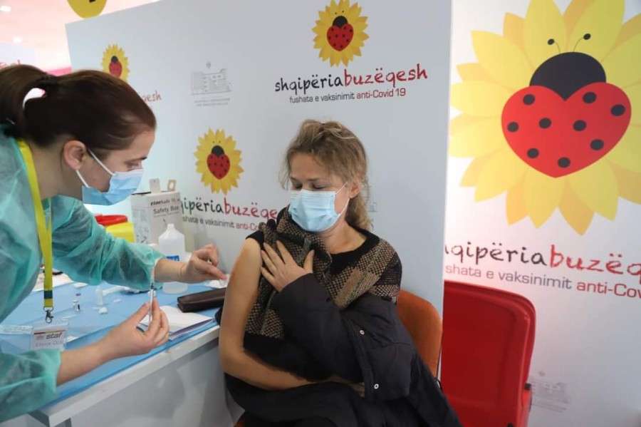 Αλβανία: Χορήγηση της τρίτης δόσης του εμβολίου κατά του COVID-19