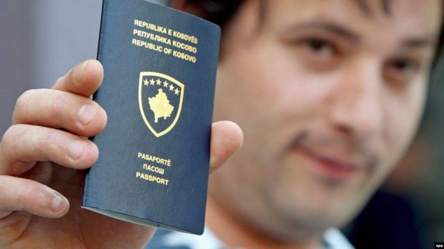 Χιλιάδες Αλβανοί του Κοσόβου αποποιήθηκαν την υπηκοότητά τους