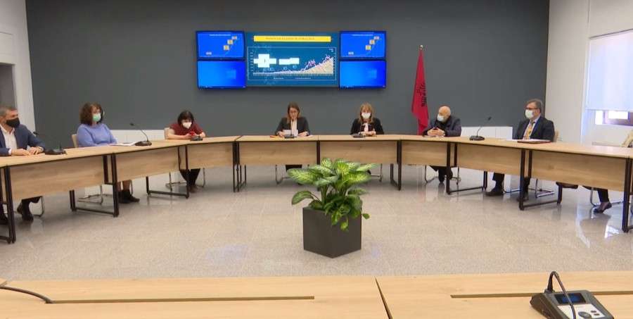 Αλβανία: Από αύριο με Πιστοποιητικό COVID οι υπάλληλοι που εργάζονται στο δημόσιο