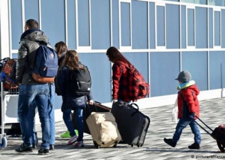 Αυξάνεται με αμείωτο ρυθμό η φυγή των Αλβανών πολιτών στο εξωτερικό (Έρευνα)