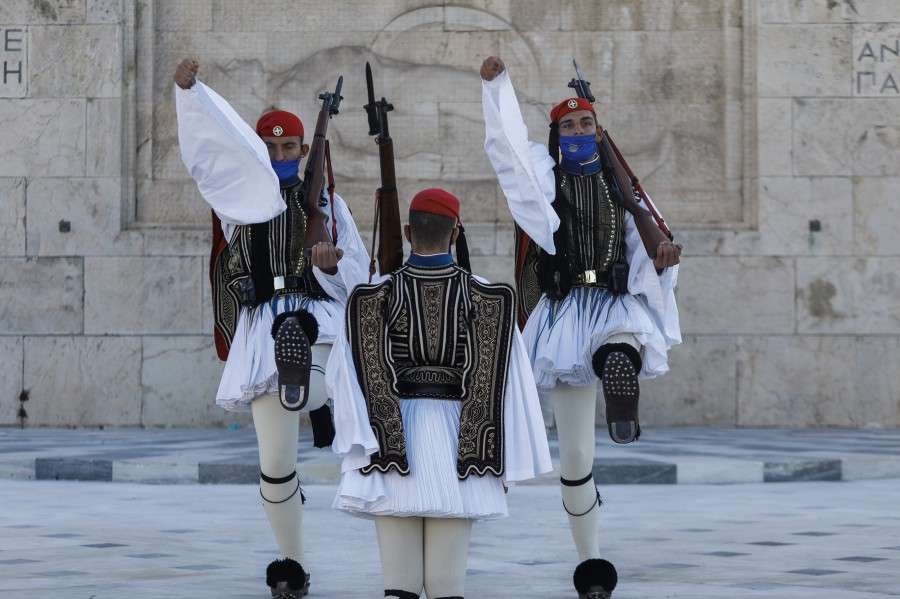 Οι εύζωνοι και η στολή τους – Έχει η φουστανέλα αρβανίτικη «καταγωγή»;