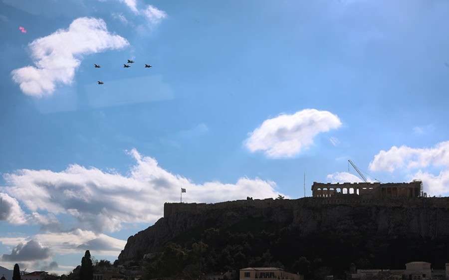 Επάνω από την Ακρόπολη πέταξαν τα ελληνικά Rafale (βίντεο)