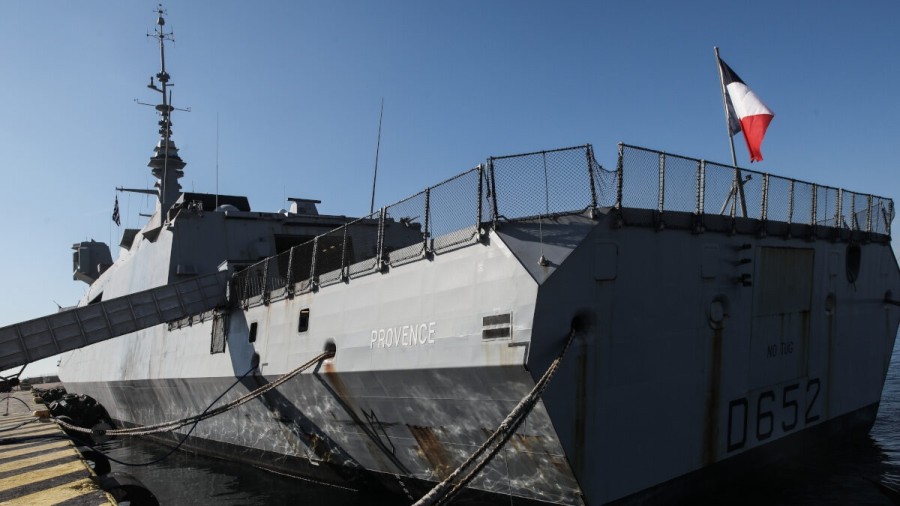 Στο λιμάνι του Πειραιά η γαλλική φρεγάτα FS PROVENCE (φωτογραφίες)