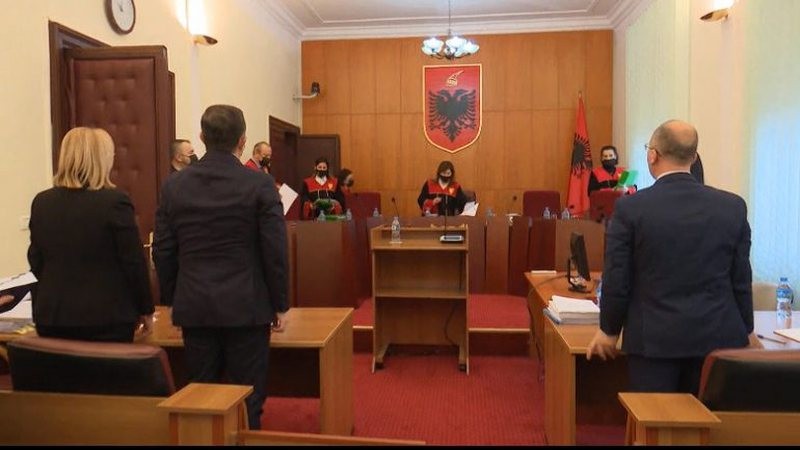 Αλβανία: Με συνεχείς αναβολές η αποπομπή του ΠτΔ Μέτα