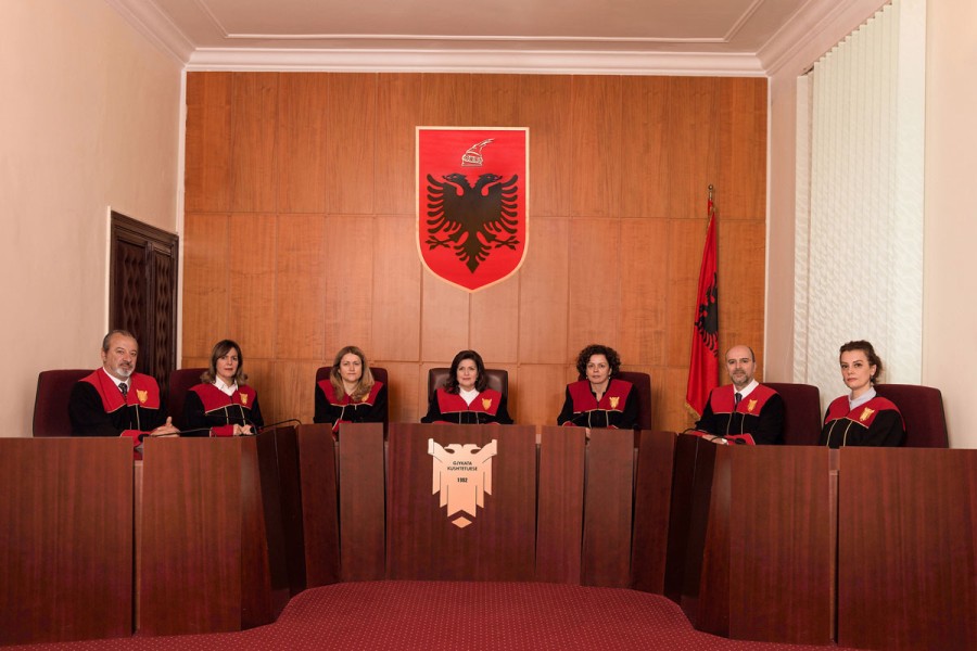 Εκ νέου αναβολή της δίκης για την αποπομπή του Αλβανού ΠτΔ