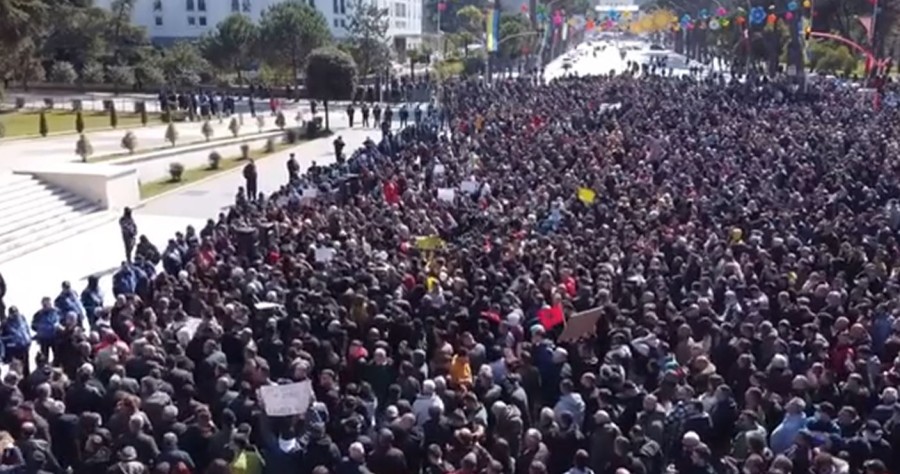 Θα συνεχιστούν οι διαμαρτυρίες στην Αλβανία παρά τις εξαγγελίες Ράμα