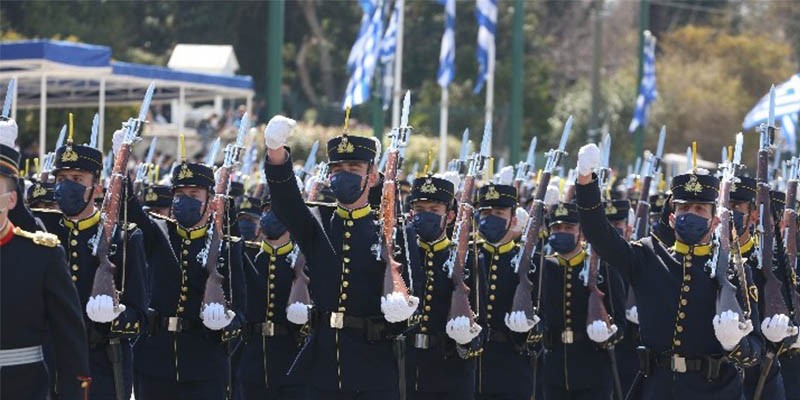 Εντυπωσιακή παρέλαση ενώπιον της ΠτΔ στην Αθήνα (βίντεο)