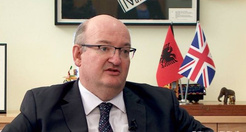 Κυρώσεις σε διεφθαρμένους Αλβανούς πολιτικούς, προανήγγειλε ο πρώην Βρετανός πρέσβης