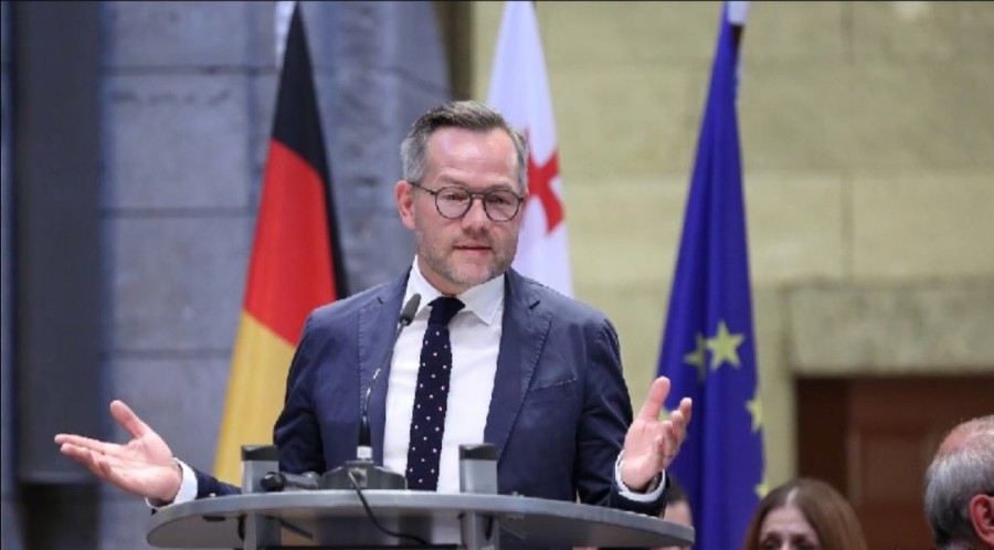 Roth: Η ΕΕ να ξεκινήσει τις διαπραγματεύσεις με Αλβανία και Σκόπια