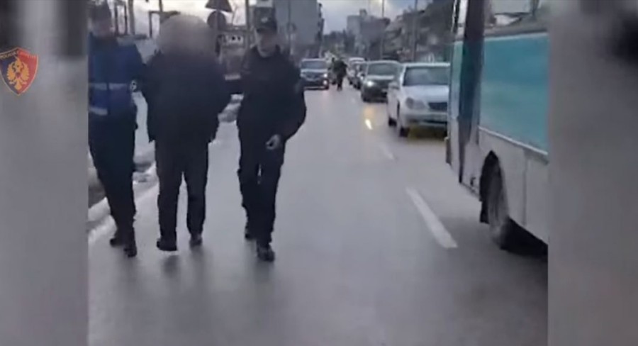 Σύλληψη Αλβανού στο Αργυρόκαστρο για μεταφορά λαθρομεταναστών