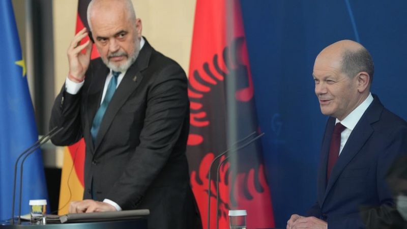Ράμα: Διαχωρισμός της Αλβανίας από τα Σκόπια για την πρόοδο στην ΕΕ
