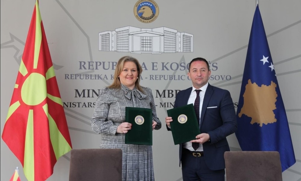 Κόσοβο και Σκόπια υπέγραψαν μνημόνιο αμυντικής συνεργασίας