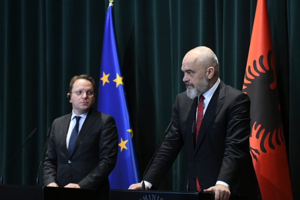 Βάρελι: Οι Αλβανοί να επιδείξουν «στρατηγική υπομονή» για την ΕΕ