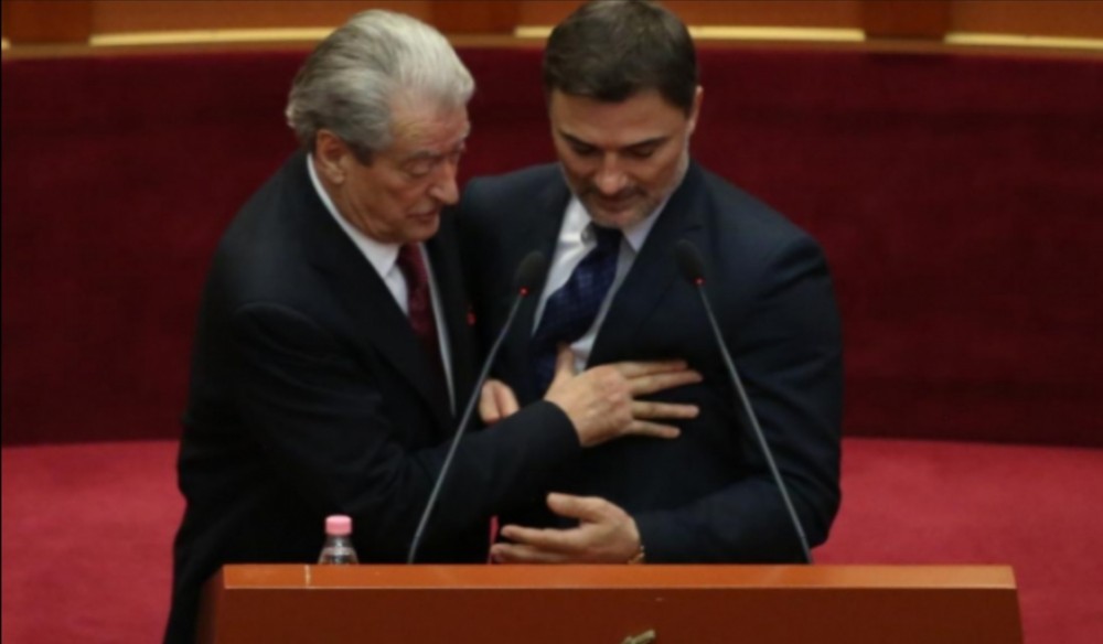 Η εκλογή Προέδρου πυροδοτεί την εσωτερική διαμάχη στο ΔΚ Αλβανίας