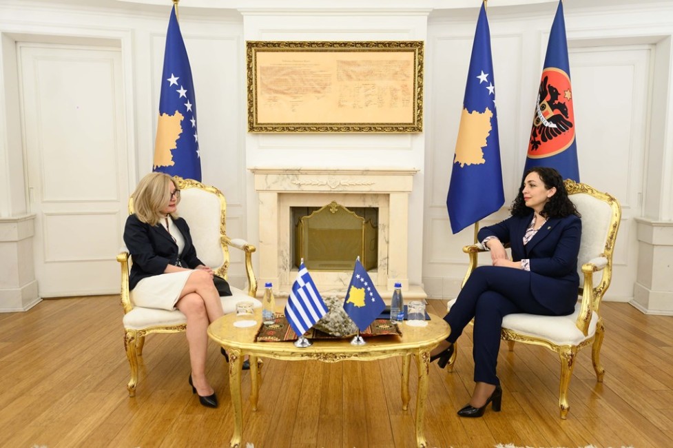 Στο Κόσοβο η επικεφαλής του Γραφείου Διασύνδεσης της Ελλάδας, Ελένη Βακάλη