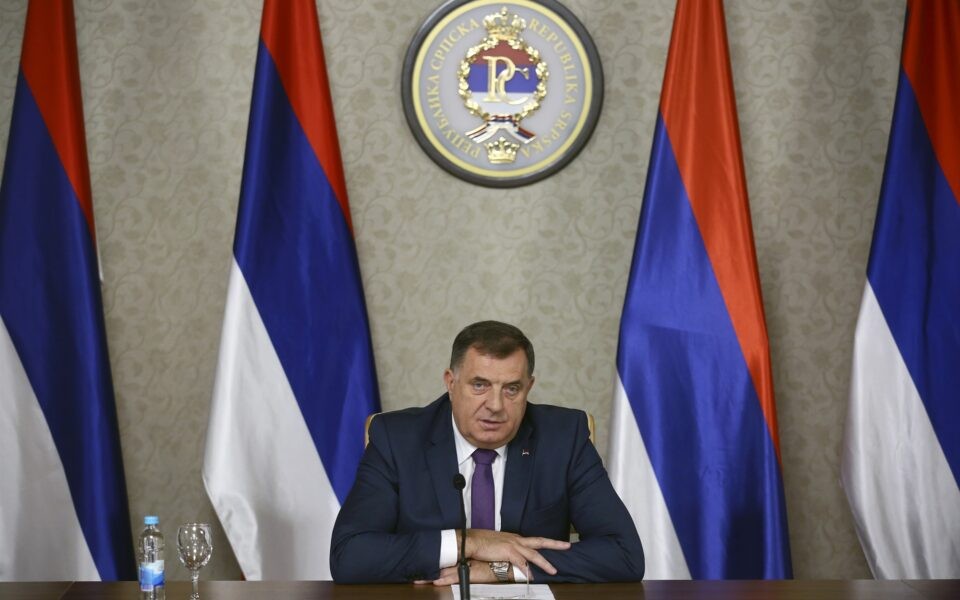 Οι Σερβοβόσνιοι ζητούν «ειρηνική διάλυση» της χώρας