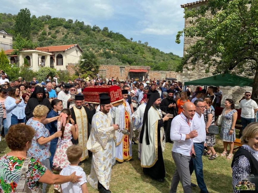 Πλήθος πιστών προσκύνησε το λείψανο του Ιωάννου του Βλαδίμηρου στο Ελμπασάν