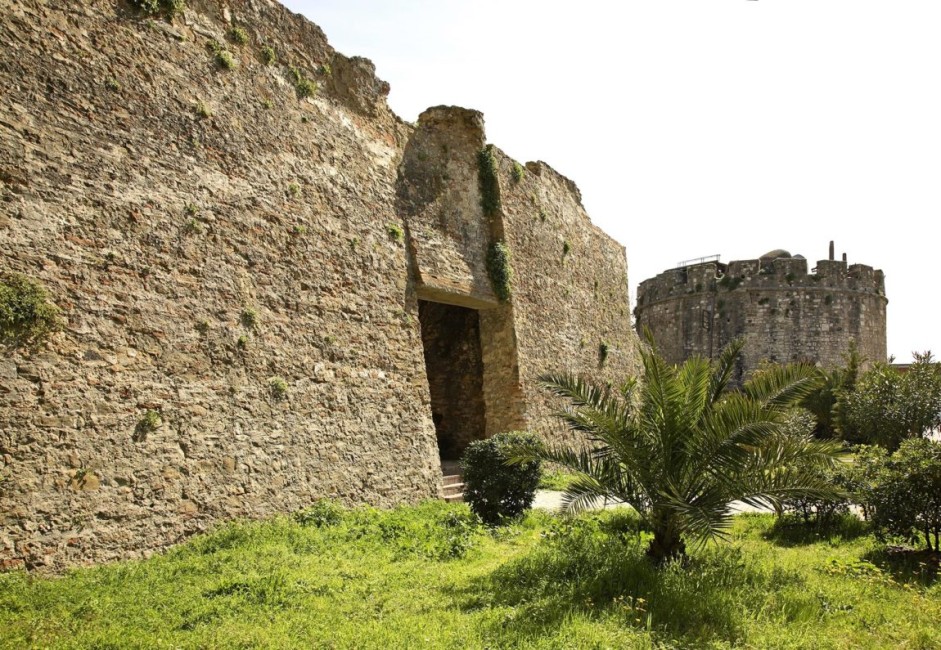 Αλβανοί και Γάλλοι αρχαιολόγοι αρχίζουν εκ νέου ανασκαφές στην αρχαία πόλη του Δυρραχίου