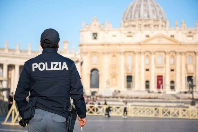 Αλβανός παρέσυρε με αυτοκίνητο δύο αστυνομικούς στο Βατικανό