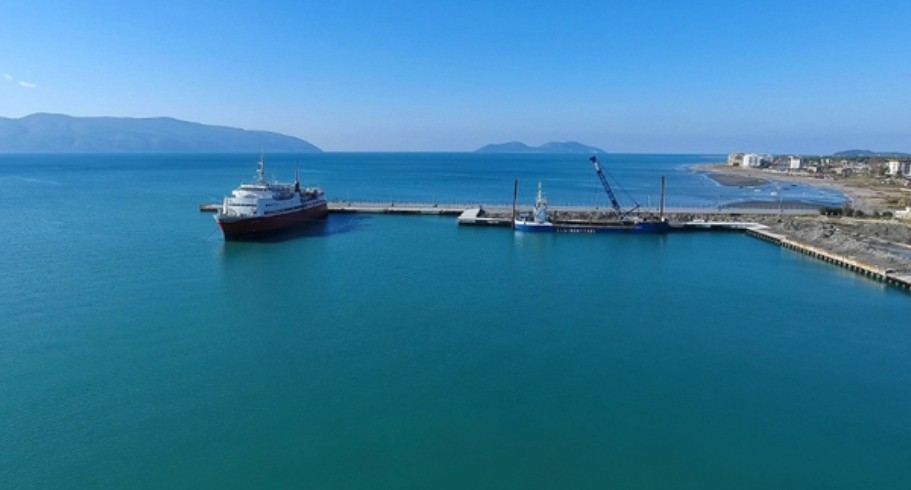 Αγκυροβολεί στην Αυλώνα πλοίο για παραγωγή ηλεκτρικής ενέργειας - Διαμαρτύρονται οι κάτοικοι